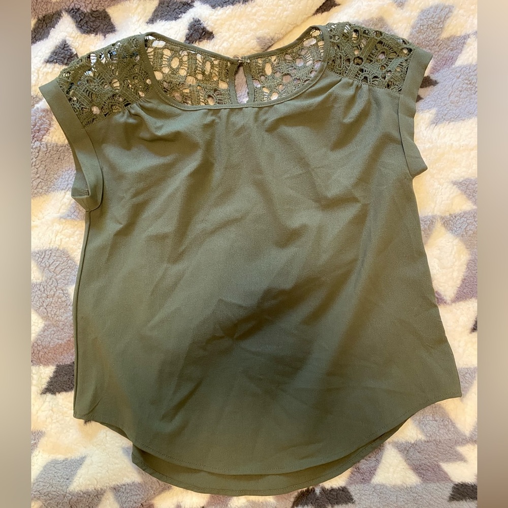 Paper Crane Olive Green Crochet Lace Yoke Short Sleeve Blouse Top Small